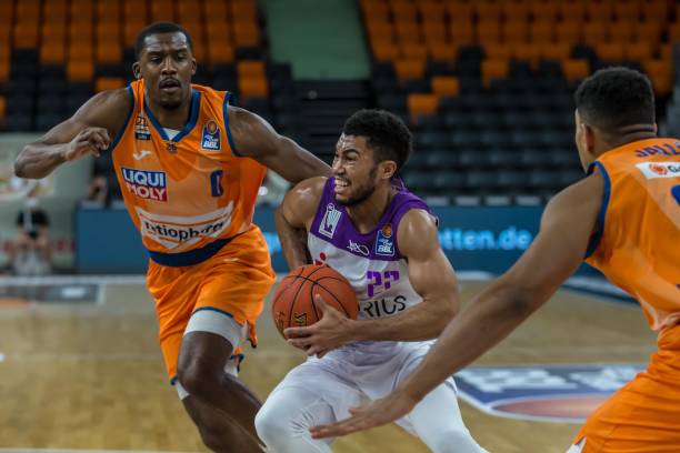 她们依旧未 她们依旧未