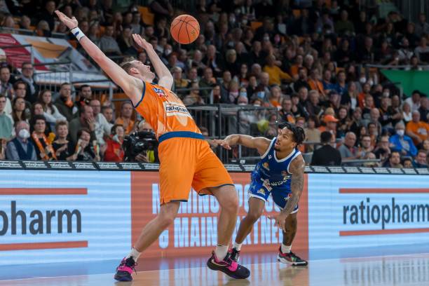 后腰位置 后腰位置